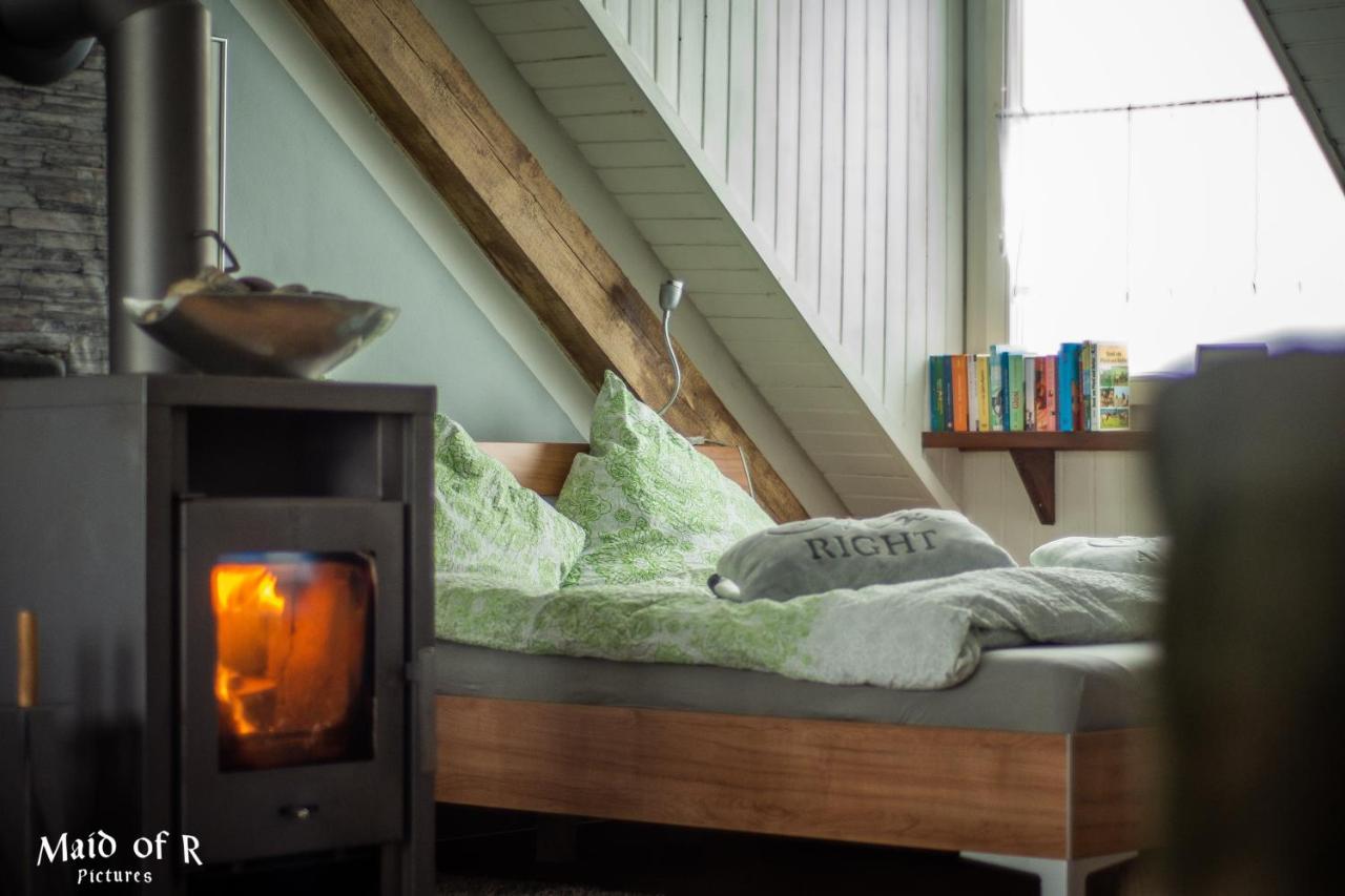 Hof Vierzehnender Im Hohen Venn - 70Qm Fachwerk-Studio - Grosses Wohn-Schlafzimmer Mit Dachterrasse Und Kaminofen - Separate Kueche - Perfekt Fuer Paare - Monschau - Eifel - Hunde Willkommen - Islandpferde 外观 照片