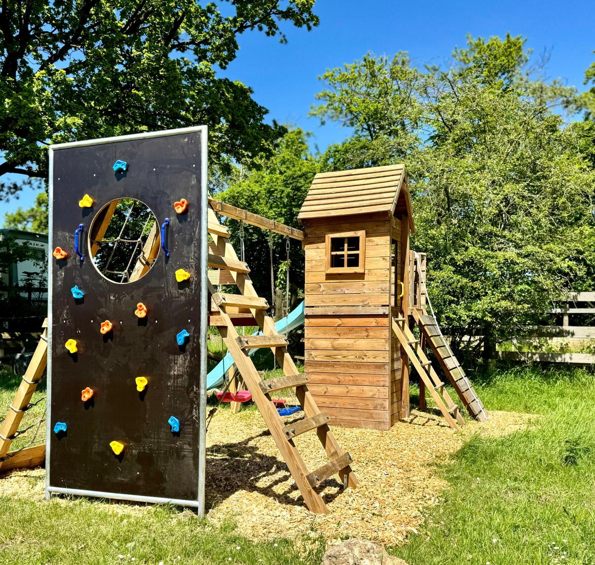 Hof Vierzehnender Im Hohen Venn - 70Qm Fachwerk-Studio - Grosses Wohn-Schlafzimmer Mit Dachterrasse Und Kaminofen - Separate Kueche - Perfekt Fuer Paare - Monschau - Eifel - Hunde Willkommen - Islandpferde 外观 照片